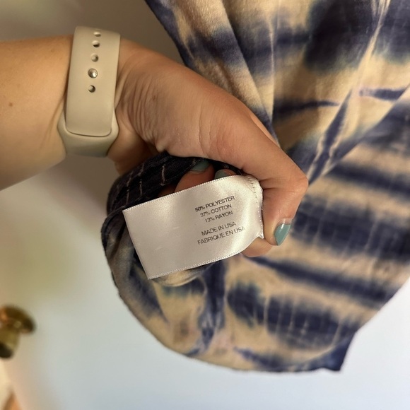 Pam & Gela Tie Die Top Size S - Picture 2 of 6